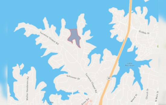 Lake Norman Warned of Toxic Algae Bloom as Charlotte Residents Urged to Avoid Affected Waters