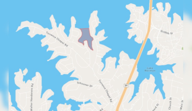 Lake Norman Warned of Toxic Algae Bloom as Charlotte Residents Urged to Avoid Affected Waters