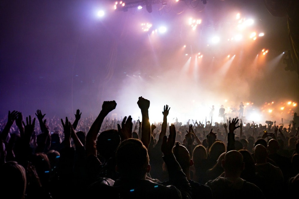 Live Music Touted as Antidote to Loneliness in Post-Pandemic World, Study by University of Melbourne Professor Reveals