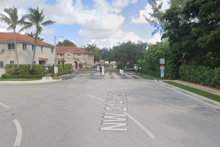Man Dies After Range Rover Involved in Shooting Crashes Into Miami Gardens Home, Two Injured