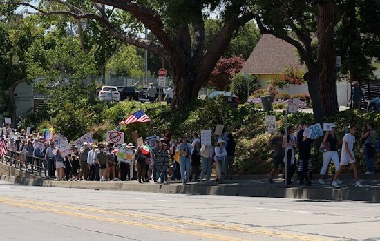 Massive 'No Kings' Rallies Flood Knoxville Streets as Thousands Protest Trump's Alleged Authoritarianism