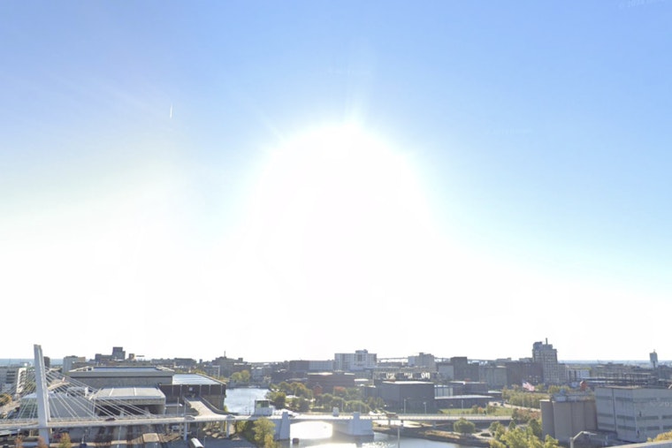 Milwaukee Braces for Sunny Spells, Potential Thunderstorms, and Unsettled Weekend Weather