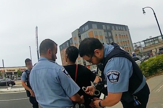Minneapolis Police Successfully Defuse Armed Encounter Using De-escalation Tactics