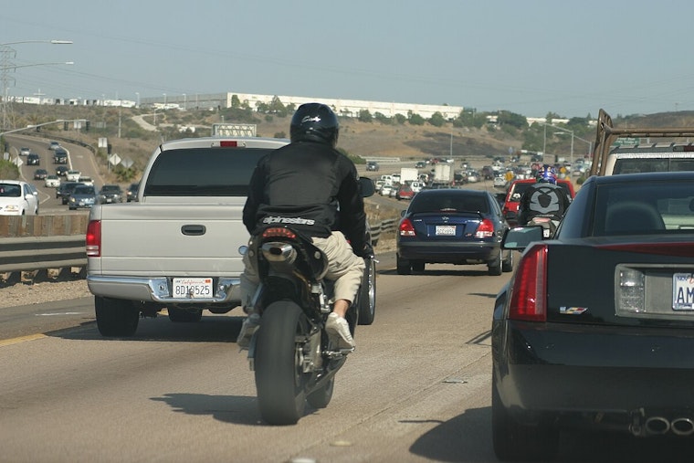 New Traffic Rules in Minnesota, Lane Splitting and Filtering to Become Legal for Motorcyclists Starting July