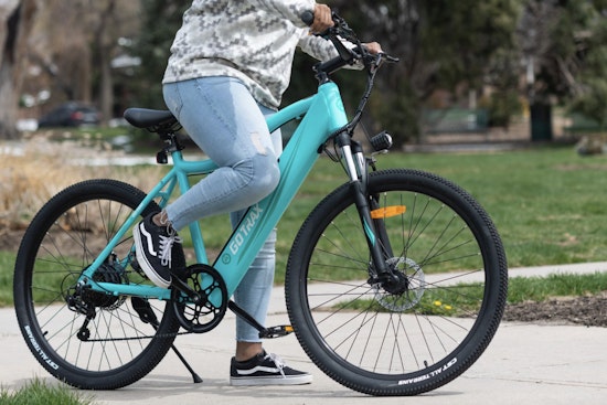 New York City Mayor Eric Adams Proposes 15 mph Speed Limit for E-Bikes and Scooters to Enhance Public Safety