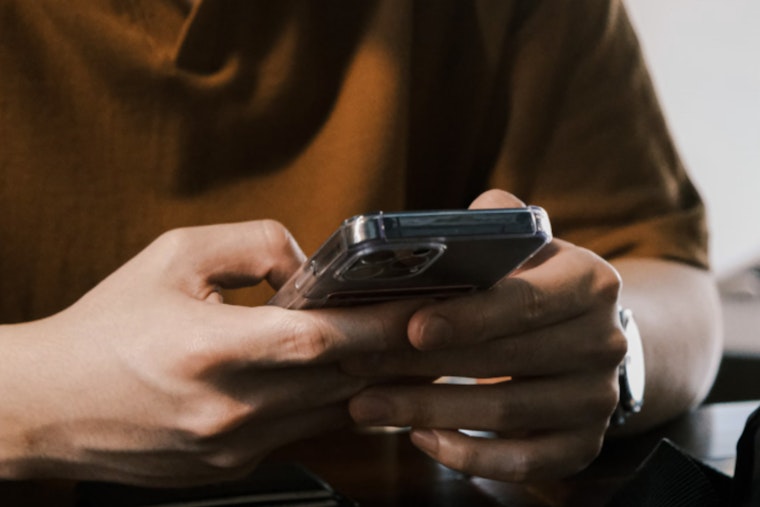 North Carolina Mulls School Cell Phone Ban to Address Student Mental Health Concerns