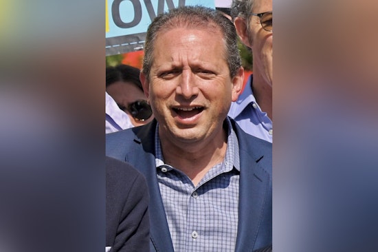 NYC Mayoral Candidate Brad Lander Detained by ICE During Dramatic Court Scene in Manhattan