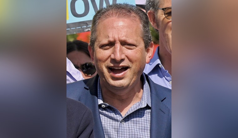 NYC Mayoral Candidate Brad Lander Detained by ICE During Dramatic Court Scene in Manhattan