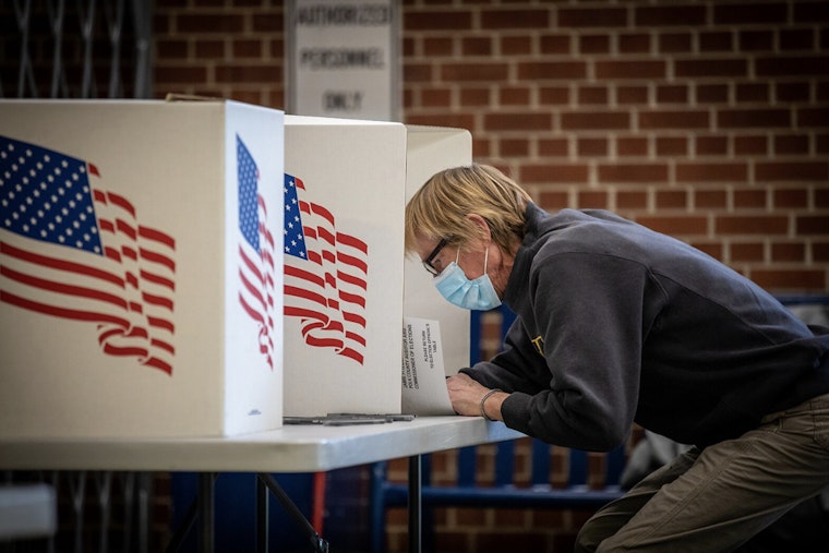NYC Voters Brave Record Heat to Cast Ballots in Pivotal Primary Election as Cuomo and Mamdani Lead the Democratic Race