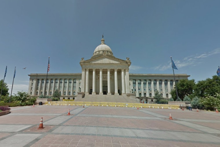 Oklahoma Legislators Override Governor's Veto, Secure Extension for Cosmetology and Barbering Board