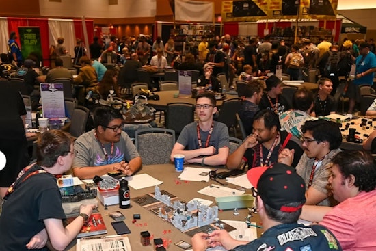 Phoenix Fan Fusion 2025: Celebrity Tales and Cosplay Trails Delight Attendees in Phoenix