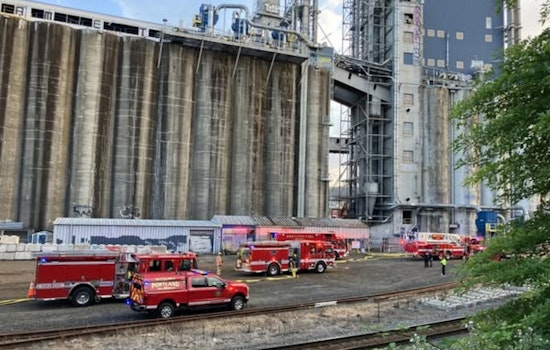 Portland Firefighters Extinguish Blaze at Historic Grain Facility Amid Starlight Parade Festivities