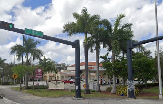 Repeat High-Flying Spectacle, South Florida Man Stages New Traffic Light Climb in Miramar