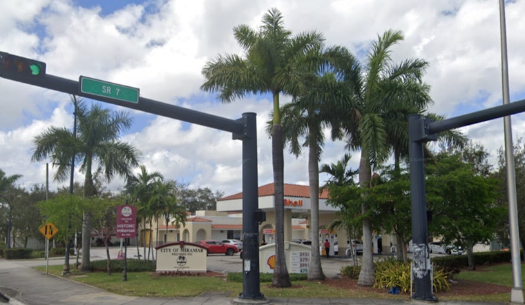 Repeat High-Flying Spectacle, South Florida Man Stages New Traffic Light Climb in Miramar