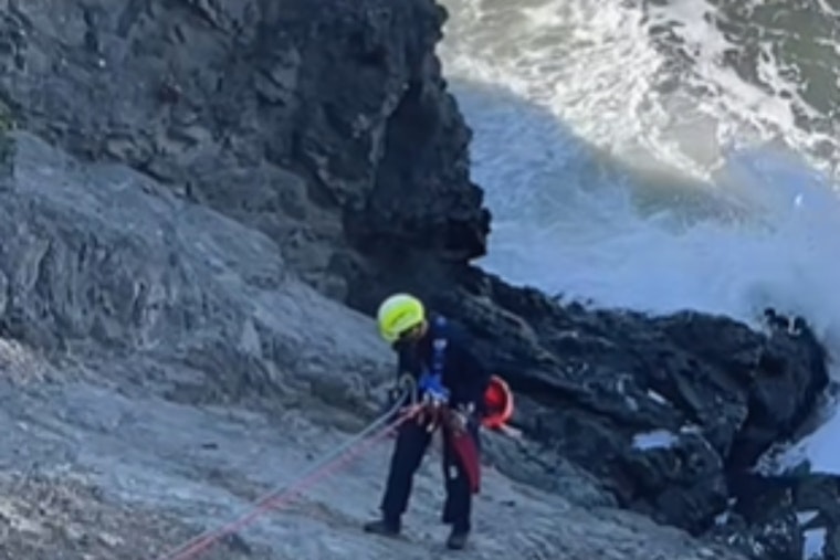 San Francisco Firefighters Heroically Rescue Two Juveniles Stranded on Cliff Near China Beach