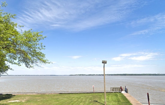 Search Efforts Intensify for Missing 20-Year-Old Woman After Jet Ski Accident on Lake Houston