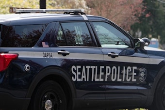 Seattle Police Engage in Standoff with Shooting Suspect in Washington Park Neighborhood