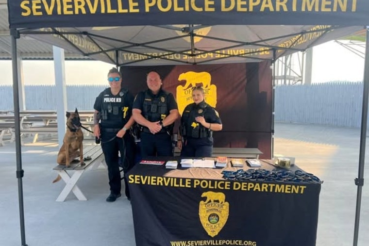 Sevierville Police Dive into Community Engagement at World's Largest Swim Lesson at Soaky Mountain
