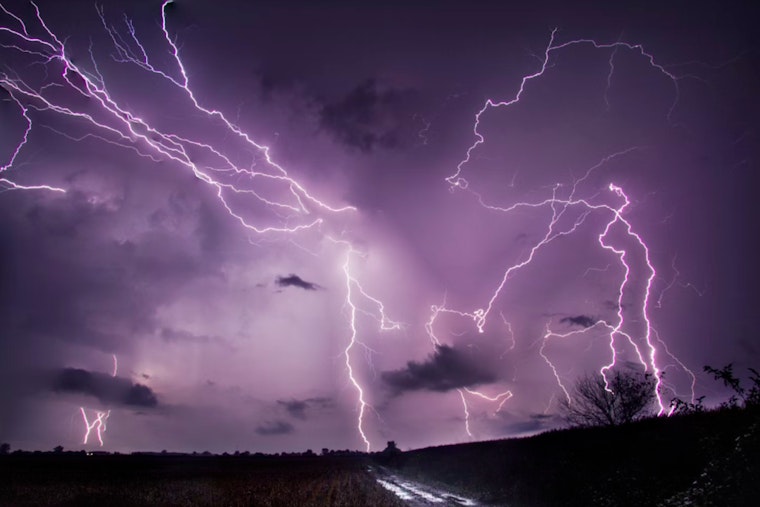 St. Louis on Alert for Severe Thunderstorms with Hail and Damaging Winds, NWS Advises Vigilance