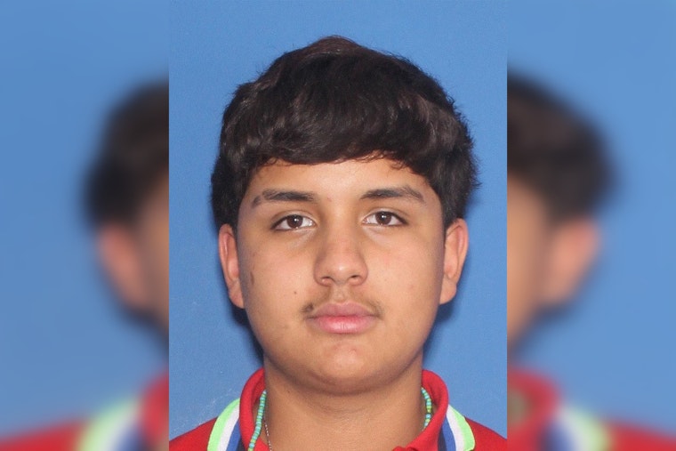 Suspect Sought for Allegedly Shooting at Vehicle with Children Inside in Cottonwood