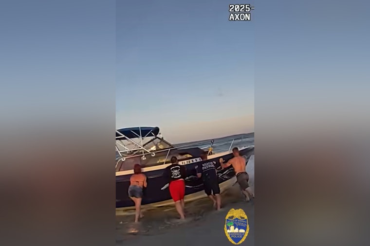 Swift Action by Jacksonville Sheriff's Office Rescues Stranded Boat at Hanna Park
