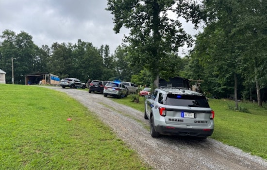 Tennessee Drug Task Force Uncovers Guns, Drugs, and Police Badge in Raid Near Loudon/Roane County Line