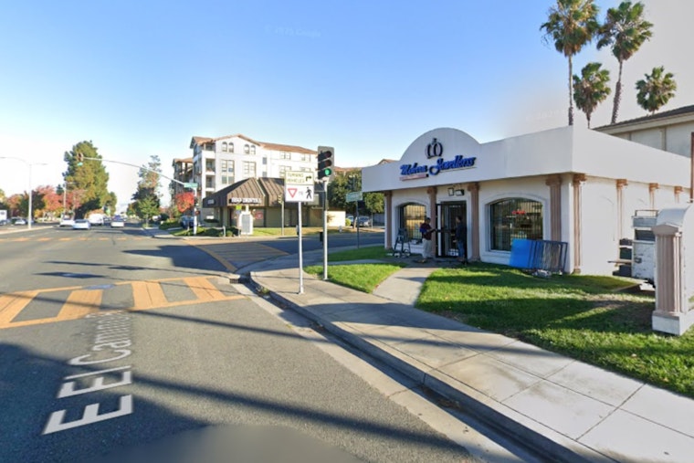 Thieves Use Stolen Vehicle for Daring Daylight Robbery at Sunnyvale Jewelry Store