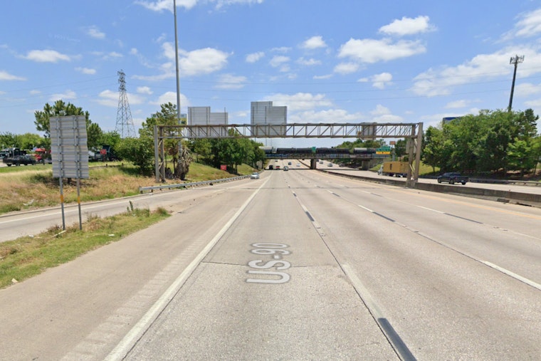Unexpected Roadblock as Massive Spools Tumble from Truck on I-10 East Freeway in Houston, Disrupting Traffic
