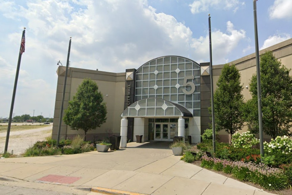 $150 Million Industrial Revamp Planned for Chicago's Ford City Mall with Promise of 400 Jobs
