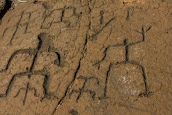 Ancient Hawaiian Petroglyphs Resurface on Oʻahu Shore, Evoke Cultural Reflection Among Locals