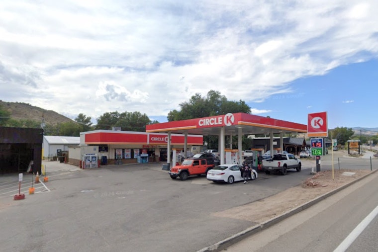 Armed Robbery at Lyons Convenience Store Leaves Suspect At Large, Boulder County Sheriff's Office Investigates