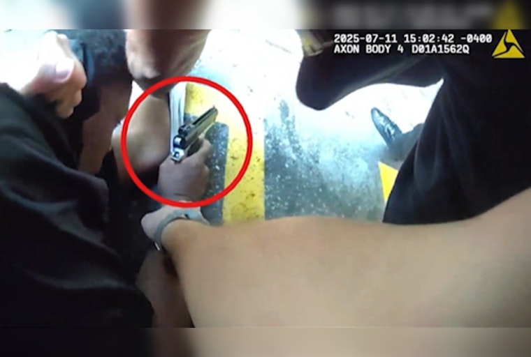 Atlanta Police and Brave Civilian Safely Subdue Armed Suspect on Peachtree St SW