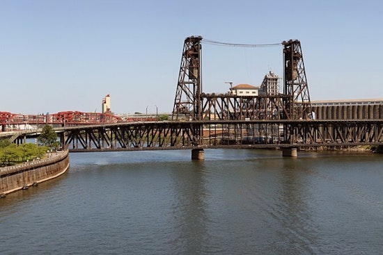 Body Recovered from Willamette River Near Portland's Steel Bridge Under Investigation