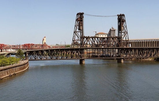 Body Recovered from Willamette River Near Portland's Steel Bridge Under Investigation