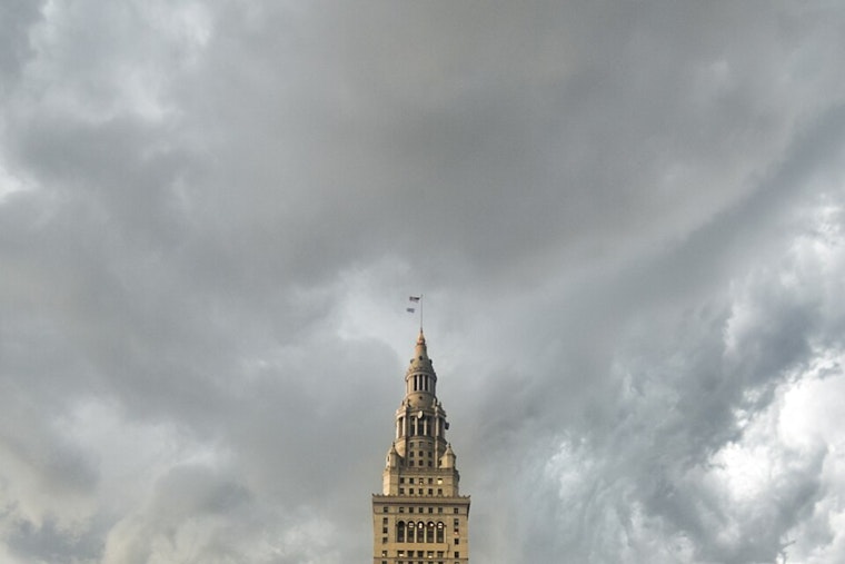 Braces for Unpredictable Weekend Weather: NWS Warns of Showers and Storms in Southern Great Lakes Region
