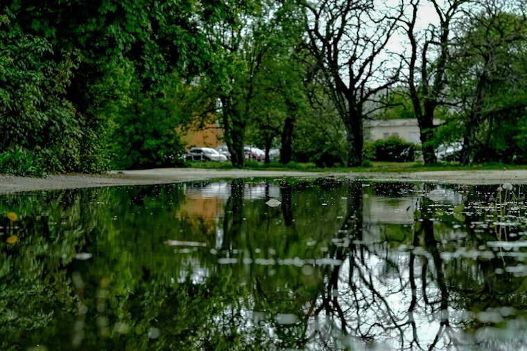 Chicago Engulfed by Flash Floods: Torrential Rains Submerge Roads, Prompt Water Rescues Across the City