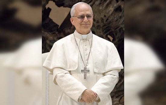 Chicago Family Gifts "Da Pope" T-Shirt to Pope Leo XIV, Celebrating Shared Chicago Roots