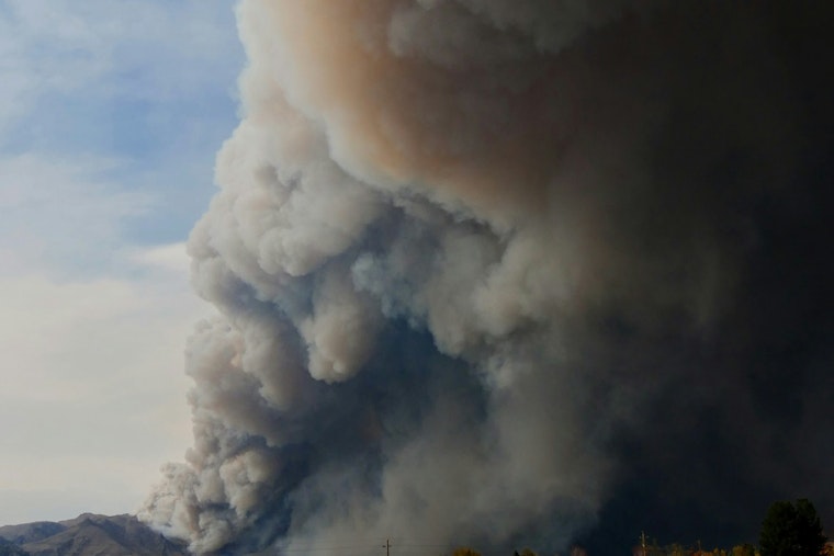 Community Rallies as Historic Kaibab Lodge Near Grand Canyon Faces Threat from Dragon Bravo Fire