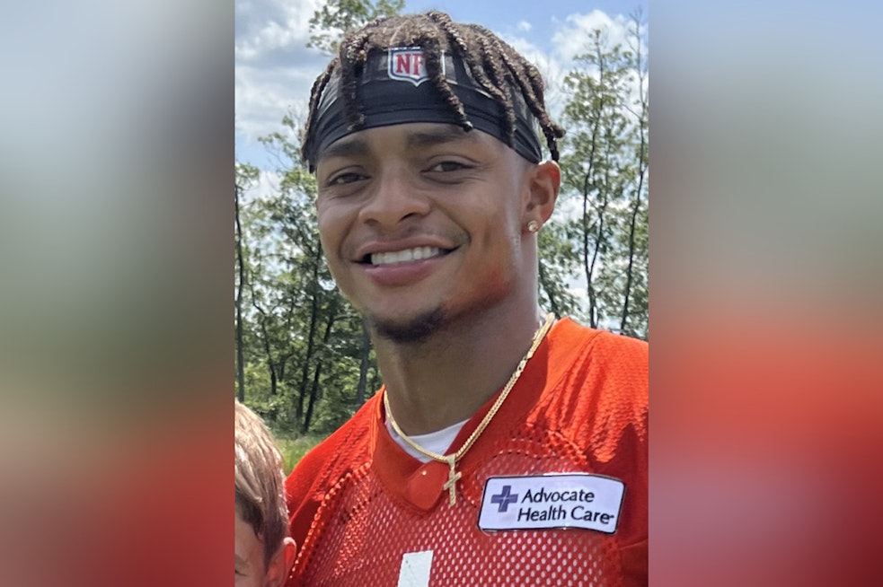 Concern at Jets Camp as QB Justin Fields Sustains Toe Injury and Team Awaits Further Evaluation