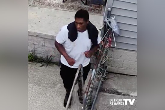 Detroit Police Seek Public's Help to Identify Suspect in Fatal Stabbing of Elderly Man on City's East Side