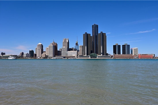 Detroit Welcomes Sunny Independence Day Amid Brief Showers and Rising Weekend Heat