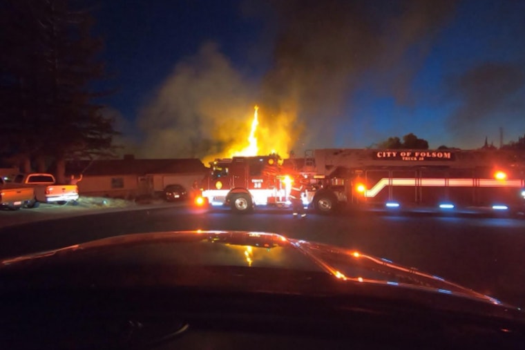Folsom Firefighters Rapidly Contain Blaze Threatening Homes on Independence Day, Fireworks Suspected Cause