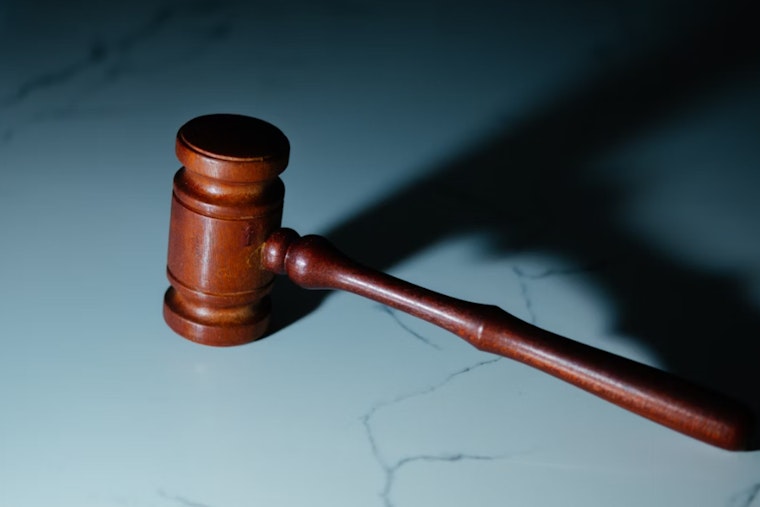 Former Venice Banker Jennifer Lamanna Admits to Embezzling $280,000 Amidst Reduced Pandemic Supervision
