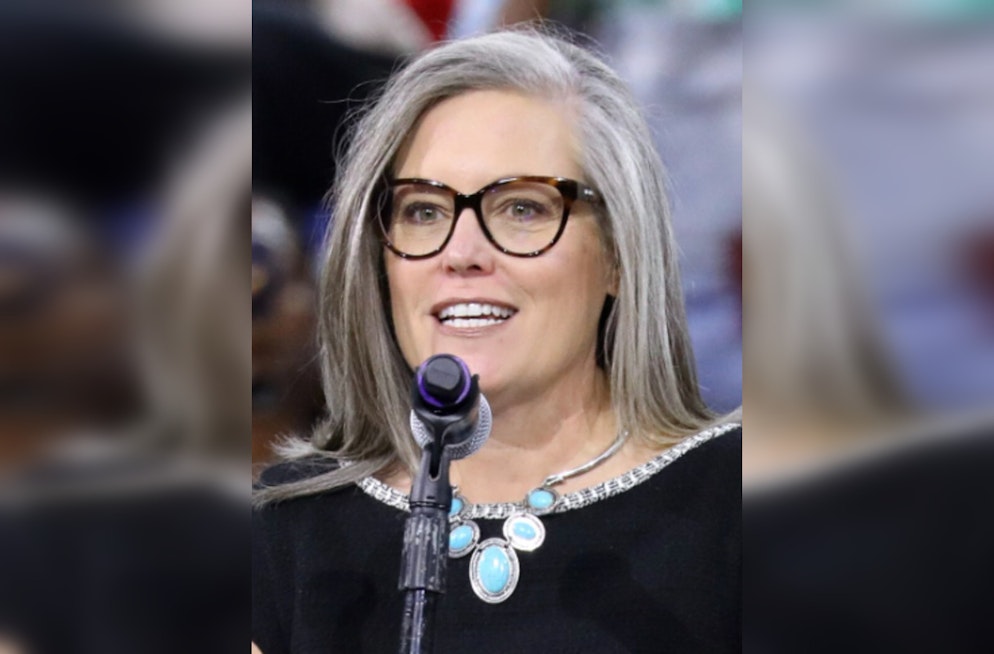 Governor Katie Hobbs Visits Navajo Nation Amidst Oak Ridge Fire, Commits Aid and Expresses Solidarity