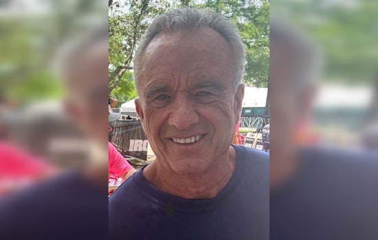 Health Secretary Robert F. Kennedy Jr. Raises Eyebrows with Jeans on Camelback Mountain Hike Amidst Phoenix Heat