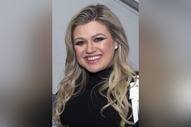 Kelly Clarkson Delays Las Vegas Residency Debut at Caesars Palace Due to Health Concerns