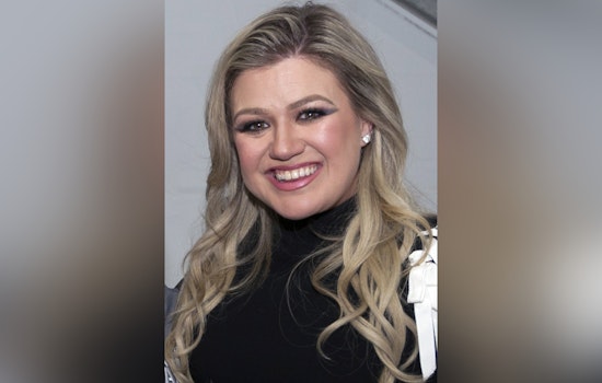 Kelly Clarkson Delays Las Vegas Residency Debut at Caesars Palace Due to Health Concerns