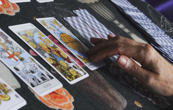 Manhattan Fortune Teller Charged with Grand Larceny for Swindling $87K from Hotel Room Cleaner