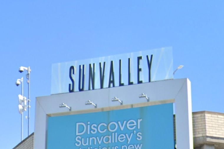 Masked Suspects Launch Smash-and-Grab Heist at Contra Costa's Sunvalley Mall, Employee Injured