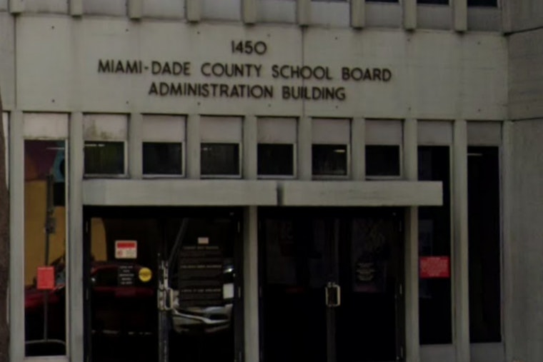 Miami-Dade Ends Free Citizenship Classes for Immigrants Amid Federal Funding Cuts